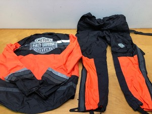 lot 220 image: HARLEY DAVIDSON Waterproof Motorcycle Pants & Jacket - Size L