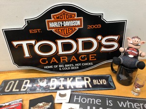 lot 225 image: Large Group of HARLEY DAVIDSON&nbspAdvertising & other Items
