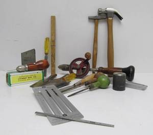 lot 129 image: Nice Group of Assorted Vintage Tools