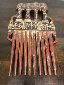 lot 243 image: Larger Figural African Wood Comb