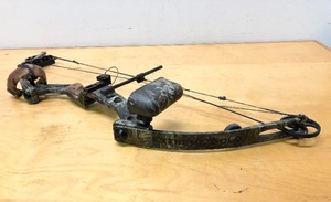 lot 253 image: Nice BowTech Extreme Solo Compound Bow
