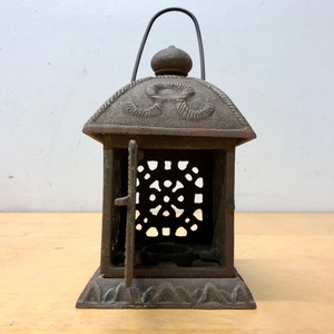 lot 281 image: Canst Iron Hanging Candle Lantern