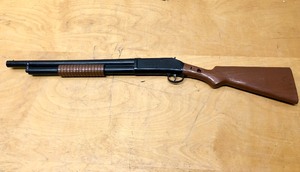 lot 326 image: Vintage DICK TRACY Mattel Power-Jet Squad Gun