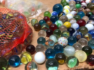 lot 335 image: Estate Lot of Vintage Marbles