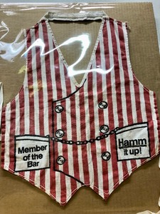 lot 343 image: Vintage HAMMS Beer BarRestaurant Uniform Vest
