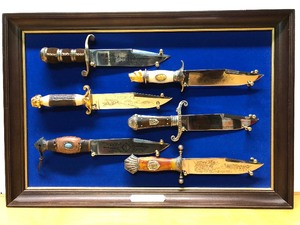 lot 349 image: Mint Condition Franklin Mint Ultimate Bowie Knife Collection