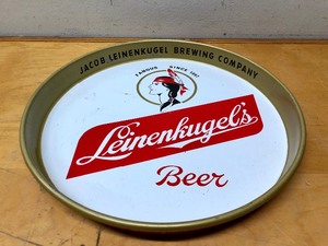 lot 353 image: Vintage LEINENKUGALS Metal Advertising Beer Tray