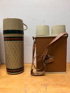 lot 358 image: Vintage Mid Century Picnic & Thermos Safari Set
