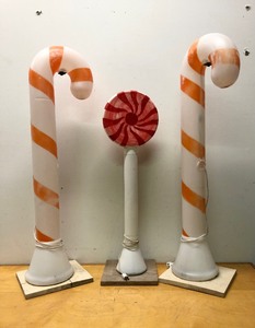 lot 364 image: Vintage Candy Cane & Lollipop Christmas Blowmolds
