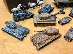 lot 369 image: Lot of Vintage Military Toys Tanks etc