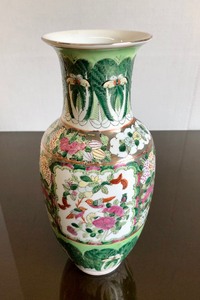 lot 312 image: Larger Oriental Hand Painted Vase
