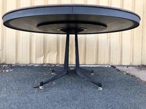 lot 7 image: Top Quality High End DISTRICT 8 Round Poker Table
