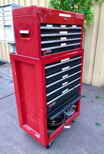 lot 6 image: Large CRAFTSMAN Red Metal Rolling Tool Chest wTools