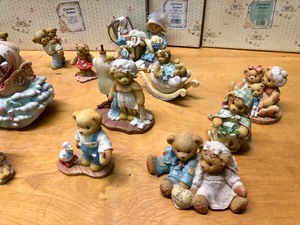 lot 87 image: LARGE Collection of Cherished Teddies #2