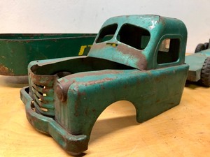 lot 101 image: Group of Old Vintage Pressed Steel Trucks Parts etc #4