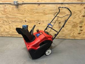 lot 57 image: TORO 21 Power Clear R-TEK 2-Cycle 141cc Engine Snow Blower with Electric Start