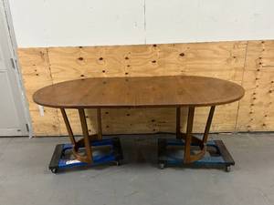 lot 58 image: Dining Table with 2 Leaf Extensions