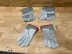 lot 62 image: Lot of 3 Pairs of- WorkGarden Gloves