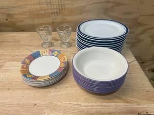 lot 66 image: Lot of Dishes