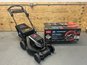 lot 22 image: TORO Super Recycler 21 in. 60 V Battery Self-Propelled Lawn Mower with 7.5 Ah Battery and Charger