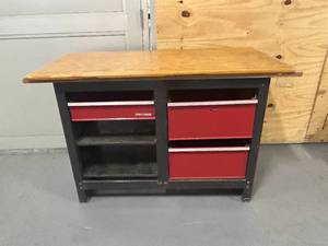 lot 77 image: CRAFTSMAN Workbench with Loose Piece of Oak on Top