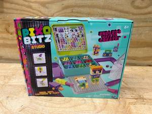 lot 115 image: Pixobitz Studio with 500 Water Fuse Beads