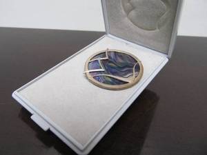 Beautiful Sterling Silver &amp Iridescent Glass Brooch Pendant by Pat Cheney