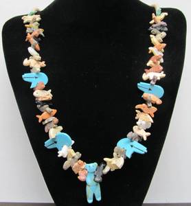 Lovely Vintage Southwestern Carved Stone Native American Fetish Necklace
