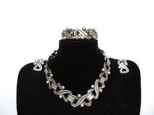 Outstanding Signed Vintage 1930s era Southwestern Sterling Silver Necklace Bracelet &amp Earring Set