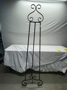 lot 2 image: Tall Easel