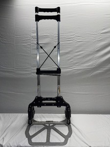 lot 3 image: Telescoping 2-wheel cart