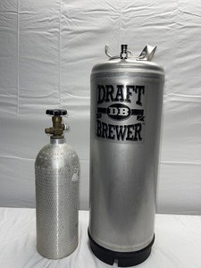 lot 5 image: 5-gal Capacity Home Brewing keg and carbon dioxide air tank