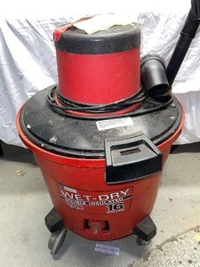 lot 26 image: Craftsman 16-gal Shop Vac