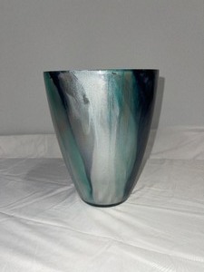 lot 43 image: Wide-mouth Glass Vase