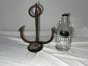 lot 46 image: Lot of 3 items