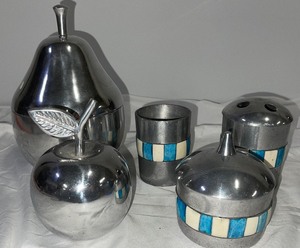 lot 58 image: 5-Piece Silver Plate Bath Set