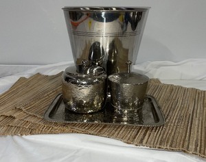lot 60 image: Lot of 9 items-Placemats, Bowl and Containers