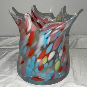 lot 61 image: Glass Accent Piece