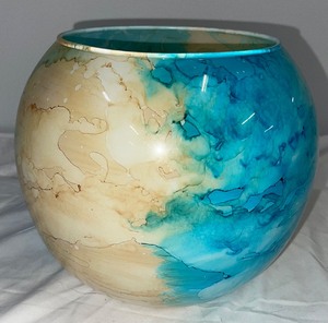 lot 66 image: Glass Bowl