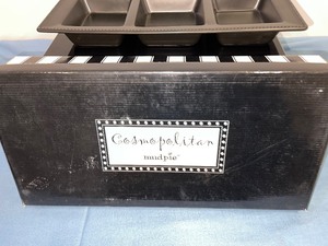 lot 130 image: NIB Cosmopolitan Mudpie Serving Plate