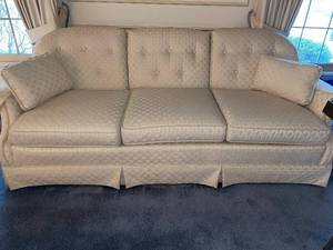 lot 125 image: Formal Living Room Couch