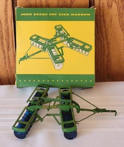 lot 13 image: Vintage Model Toy Tractor - John Deere