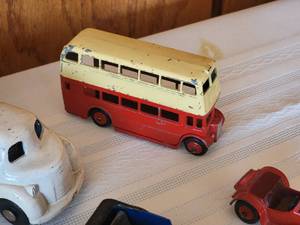 lot 18 image: Awesome Vintage Wind Up Toy Car Collection (12)