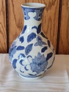 lot 57 image: Amazing Vintage Oriental Fine Porcelain Vase