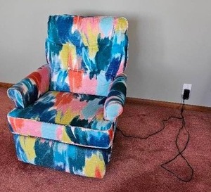 lot 16A image: Pop of Color Electric Recliner from Best Furnishings