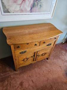 lot 30 image: Vintage Bowfront Buffet Cabinet