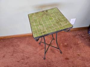 lot 114 image: Jade Green Tile Top Pedestal
