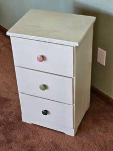 lot 115 image: Cutie White Three Drawer Nightstand