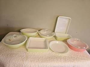 lot 8 image: Lime Green Vintage Pyrex Bakeware Collection
