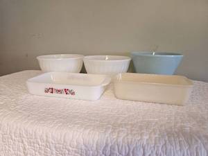 lot 9 image: Fire King Mixing Bowls & Bakeware